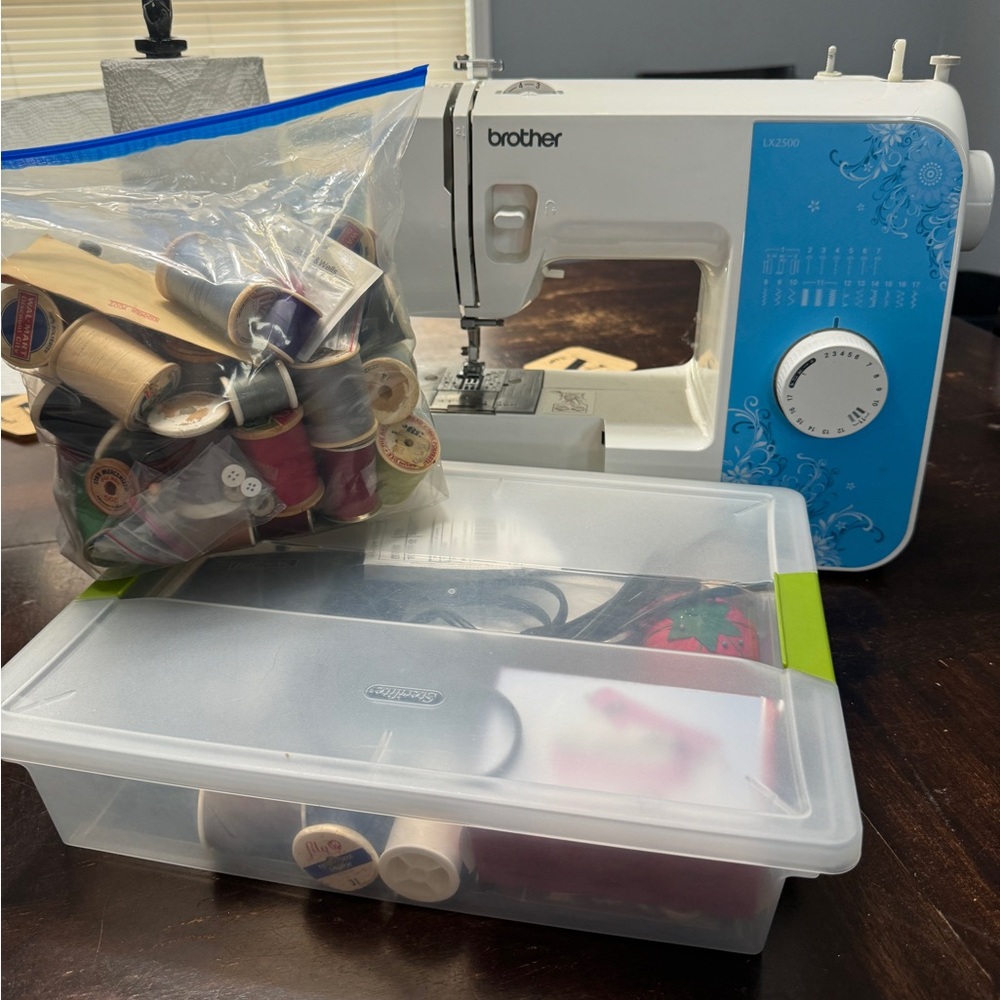 Sewing machine with lots of accessories